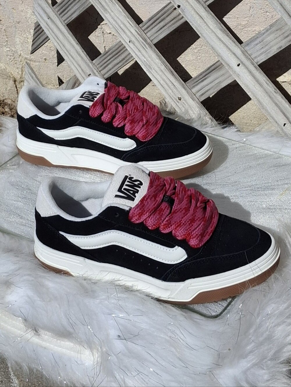 Vans Hylane Lace-Up Sneakers Black & White Thick Pink Laces Unisex W7/M5.5 - Picture 3 of 16